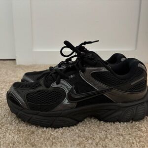 Nike Men's Black and Gray Athletic Shoes